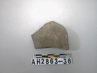 藏品(灰色夾砂素面陶片)的圖片
